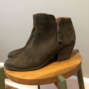 FRYE Brown Leather Ankle Boots EUC BUTTERY SOFT